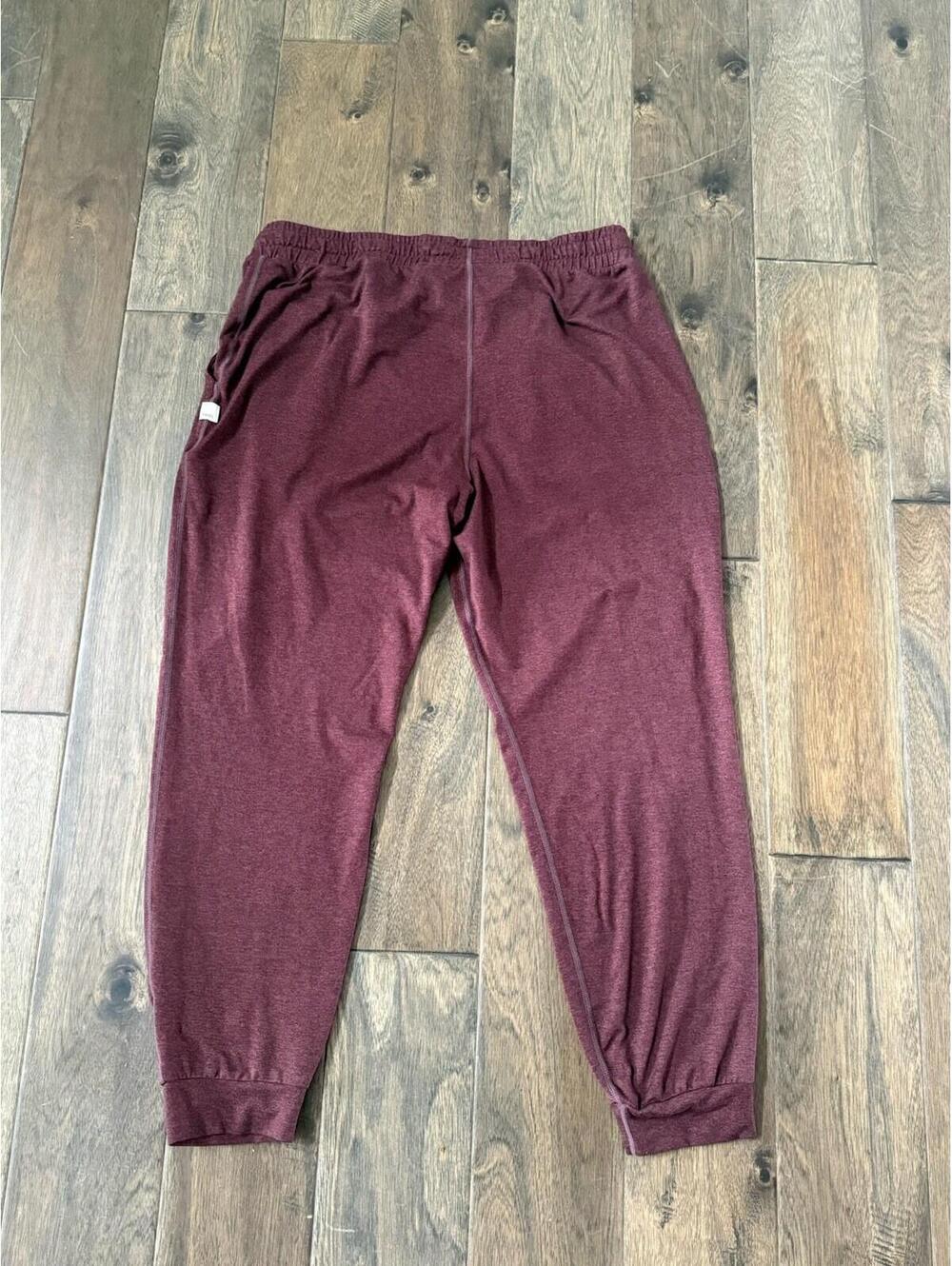 Vuori Women's Performance Jogger Maroon Athleisure Casual Cozy